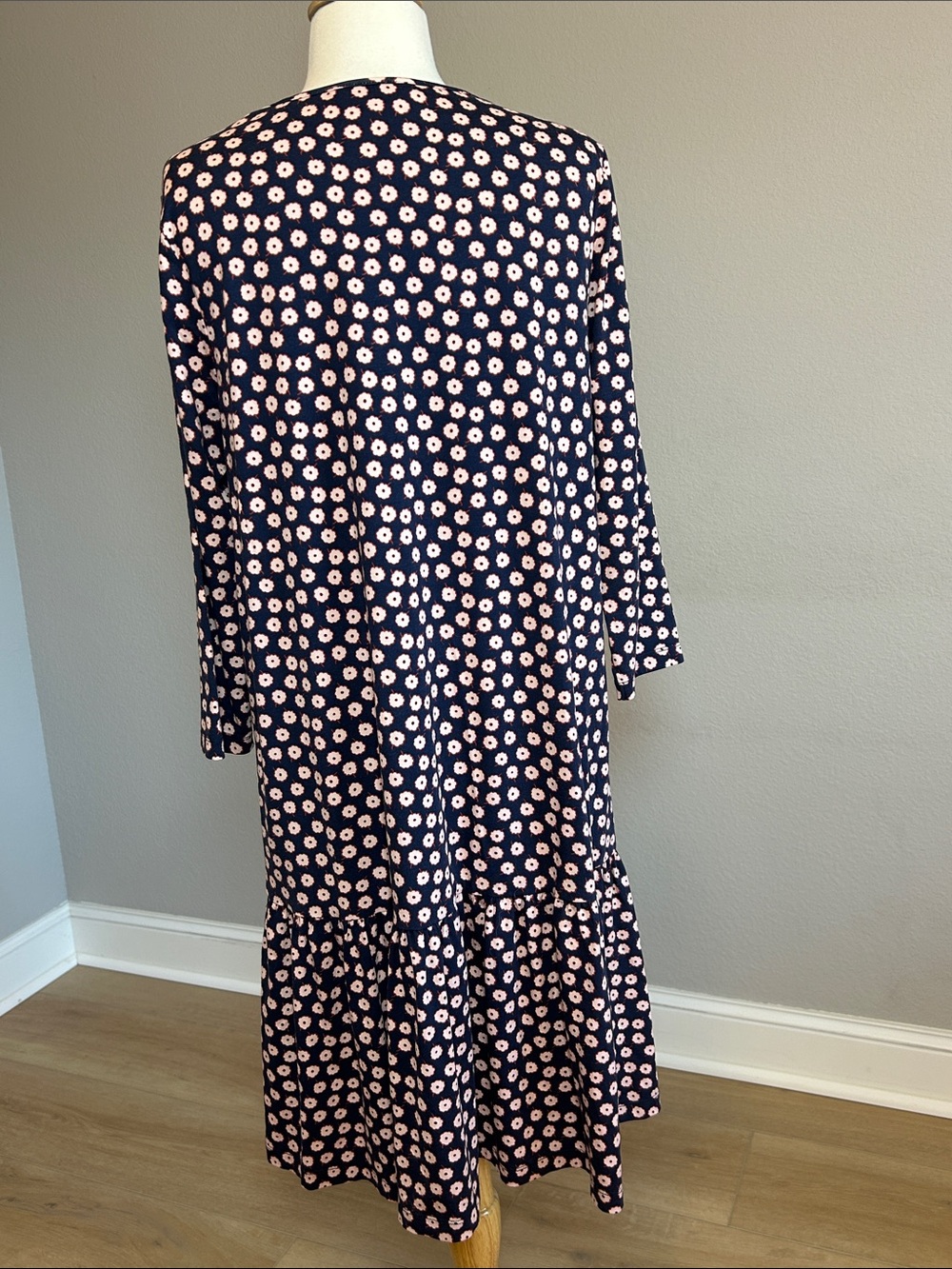 Boden Selena Jersey Knit Dress Size US 8 R Floral Navy Keyhole Neck Peplum Hem - Picture 7 of 16